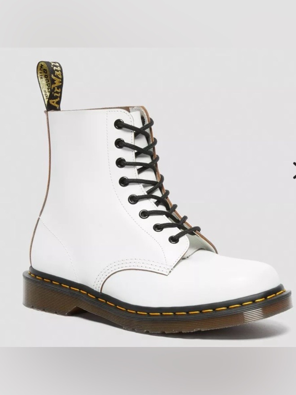 Dr. Martens 1460 VINTAGE MADE IN ENGLAND
Leather Lace Up Boots
